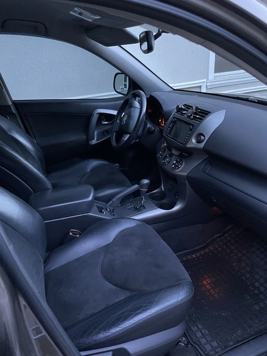 Автомобіль у чудовому стані.