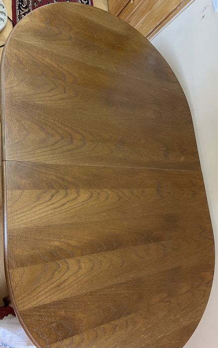 Розкладний широкий деревʼяний стіл