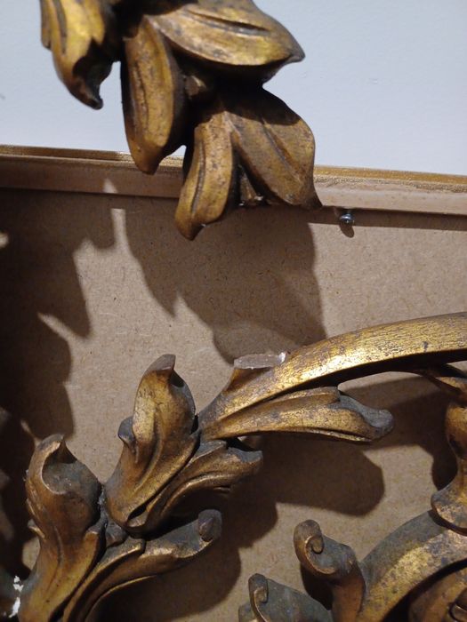 Espelho antigo de grande dimensão em talha de madeira