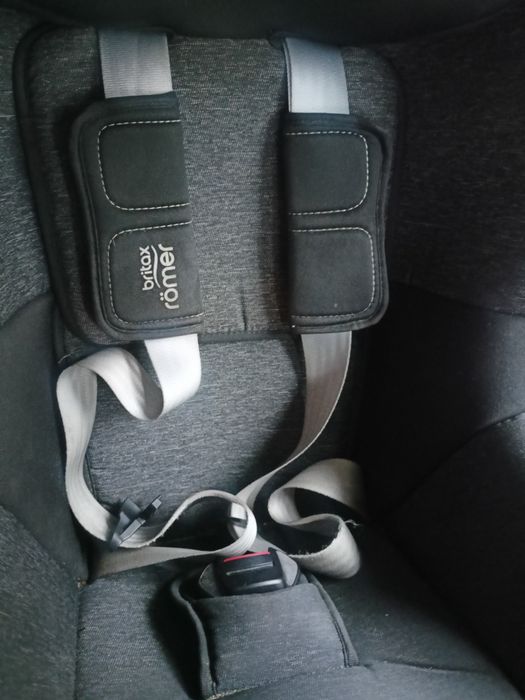Fotelik samochodowy Britax Romer z bazą ISOFIX czarno sza