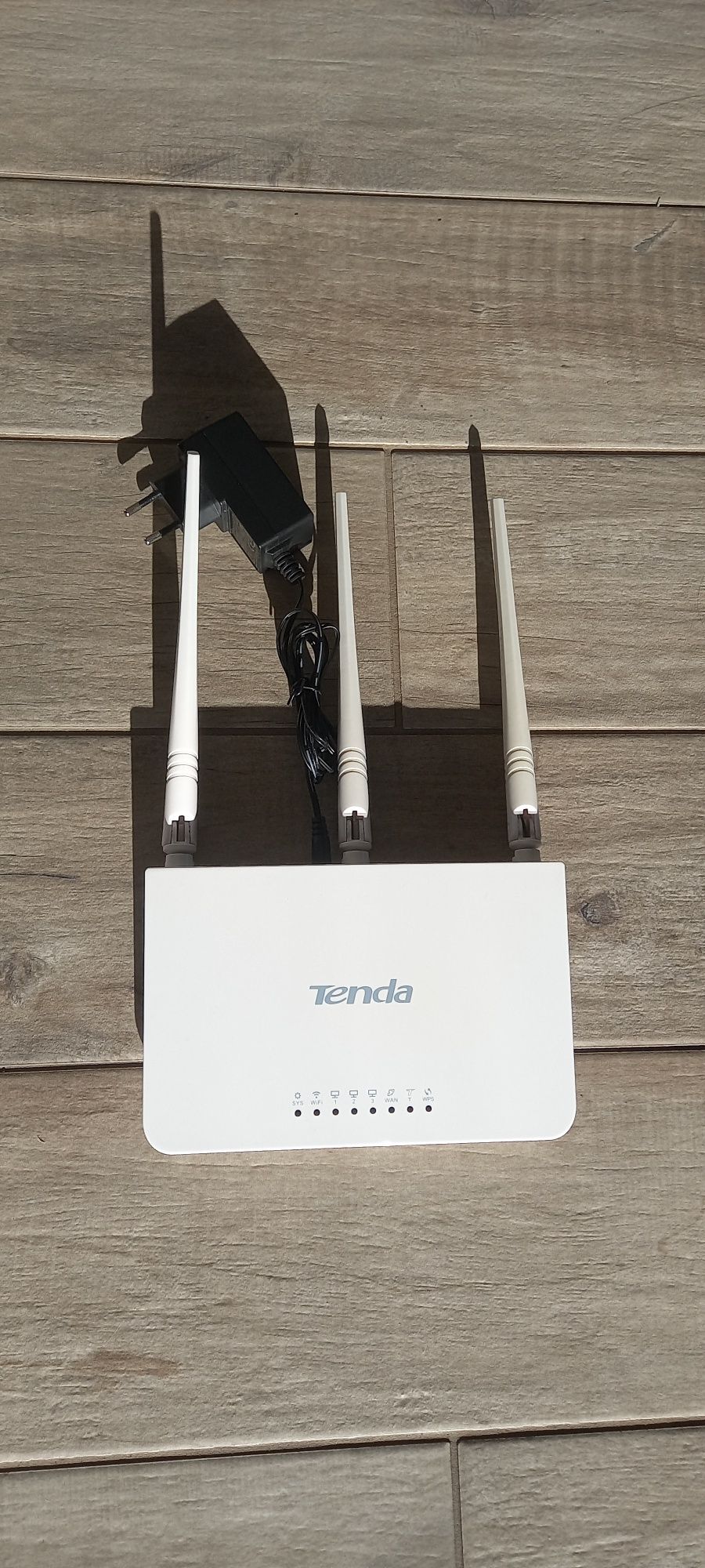 Router Tenda model F3