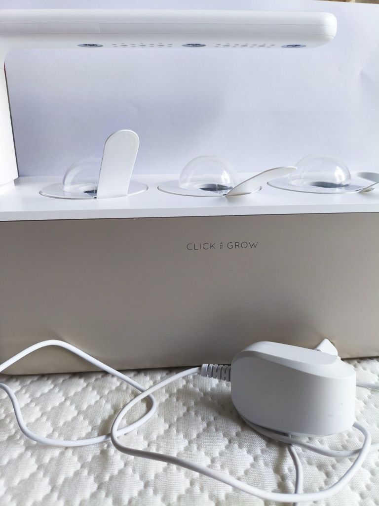 Click&Grow system oświetlenia dla roślin.