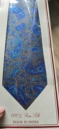 Jedwabny krawat wyprodukowany w Indiach