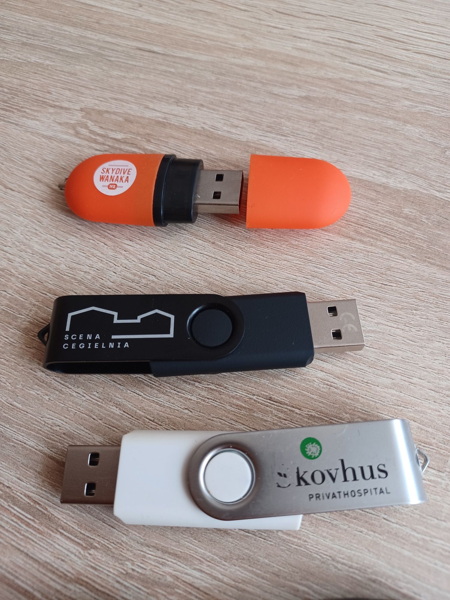 Pendrive różne 6 sztuk.