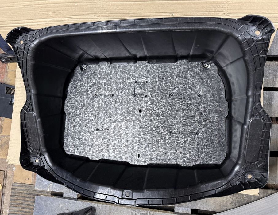 Корито Бокс заднього багажника Tesla Y Оригінал Ванна