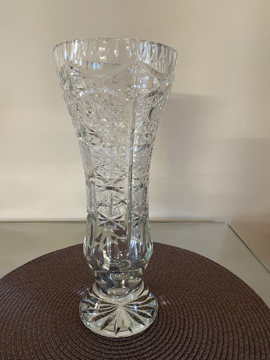 Хрустальные бокалы, рюмки, вазы