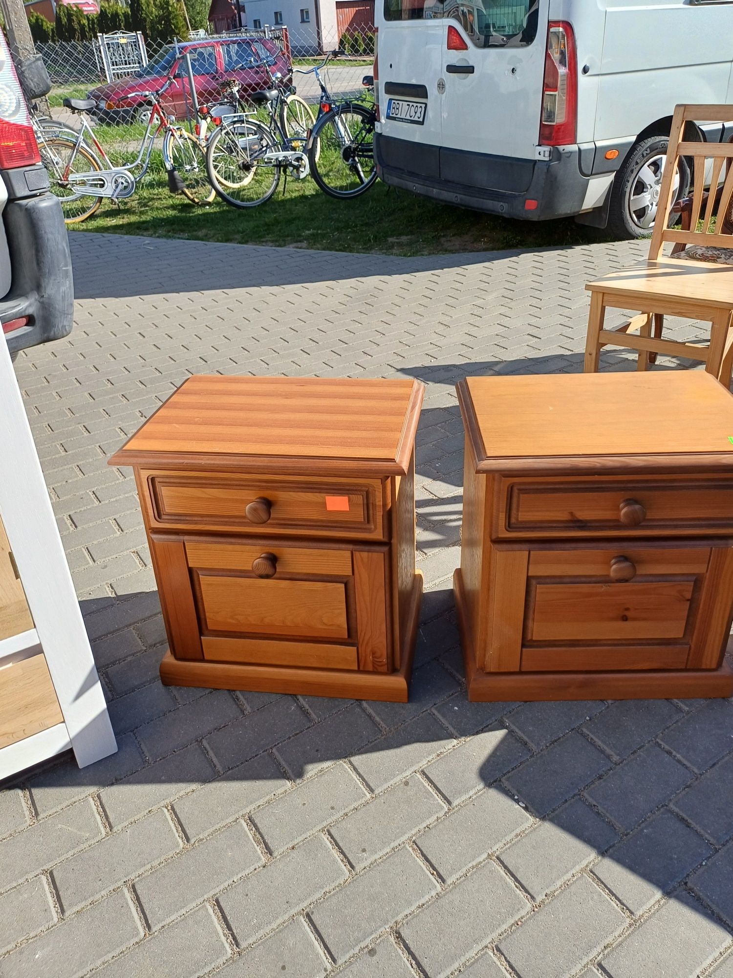 Komplet szafek nocnych