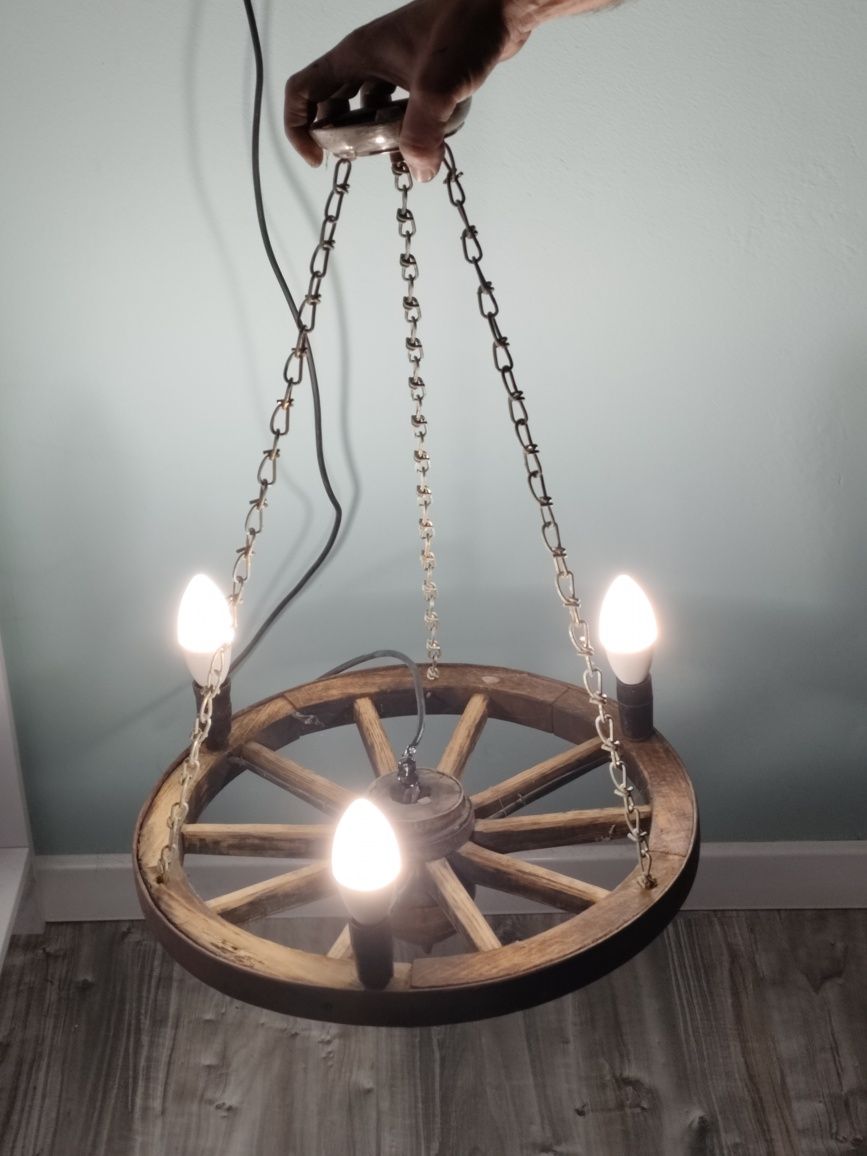 Lampa z koła od wozu drabiniastego