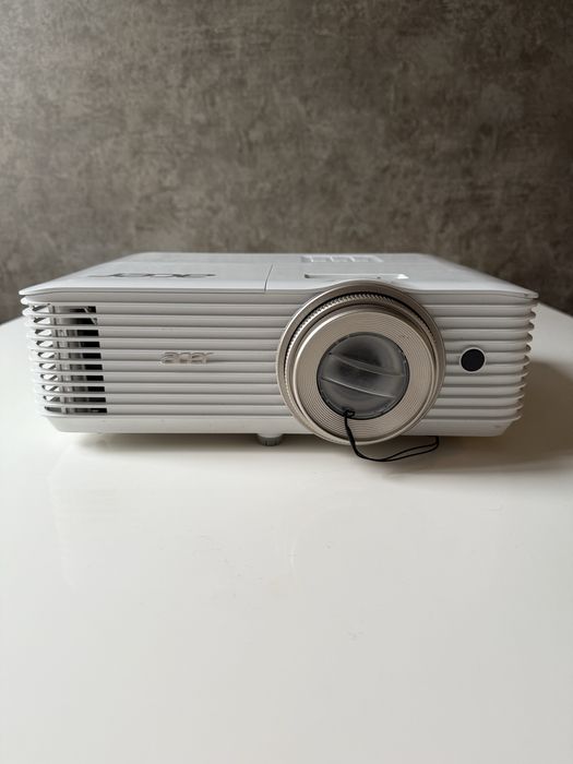 Проєктор Acer HV532