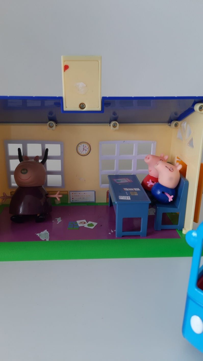 Peppa szkoła plus figurki plus samochod