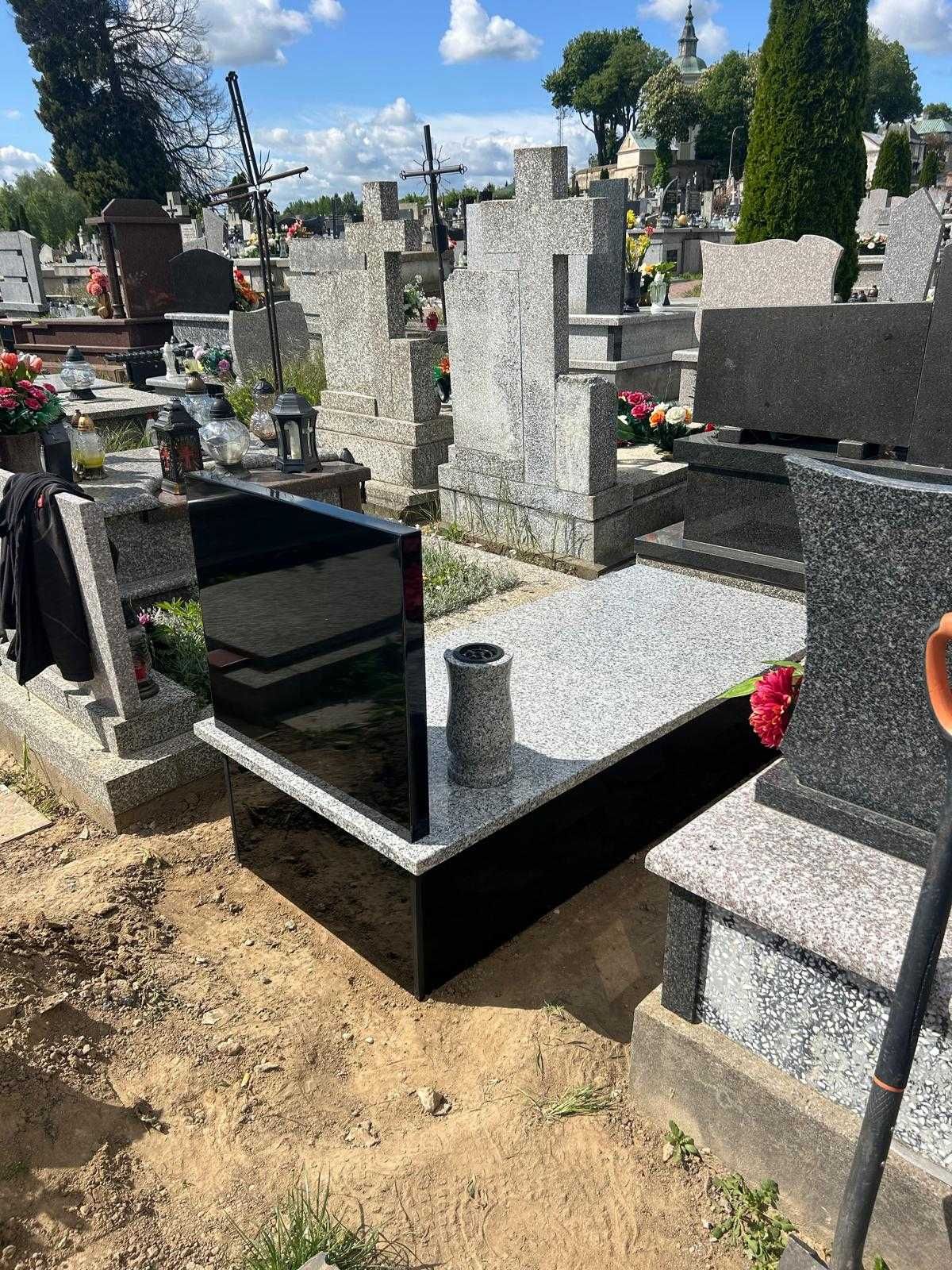 Pomnik z granitu strzegomskiego na podstawie kompozytowej 3120zł.