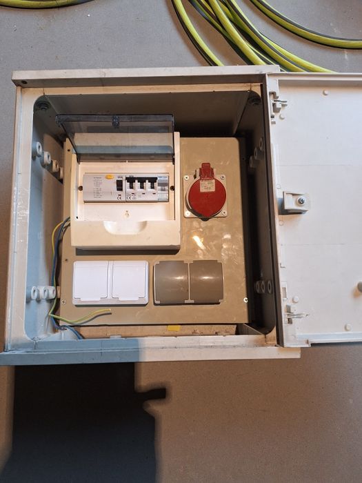 Skrzynka elektryczna na budowe