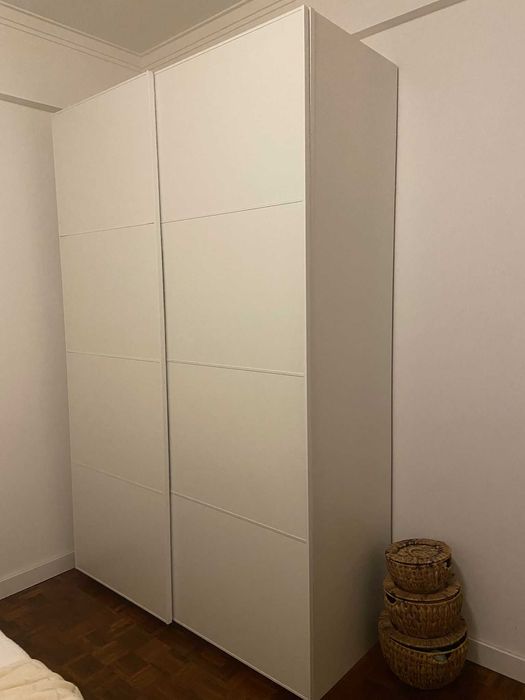 Roupeiro grande branco (230x150x63)