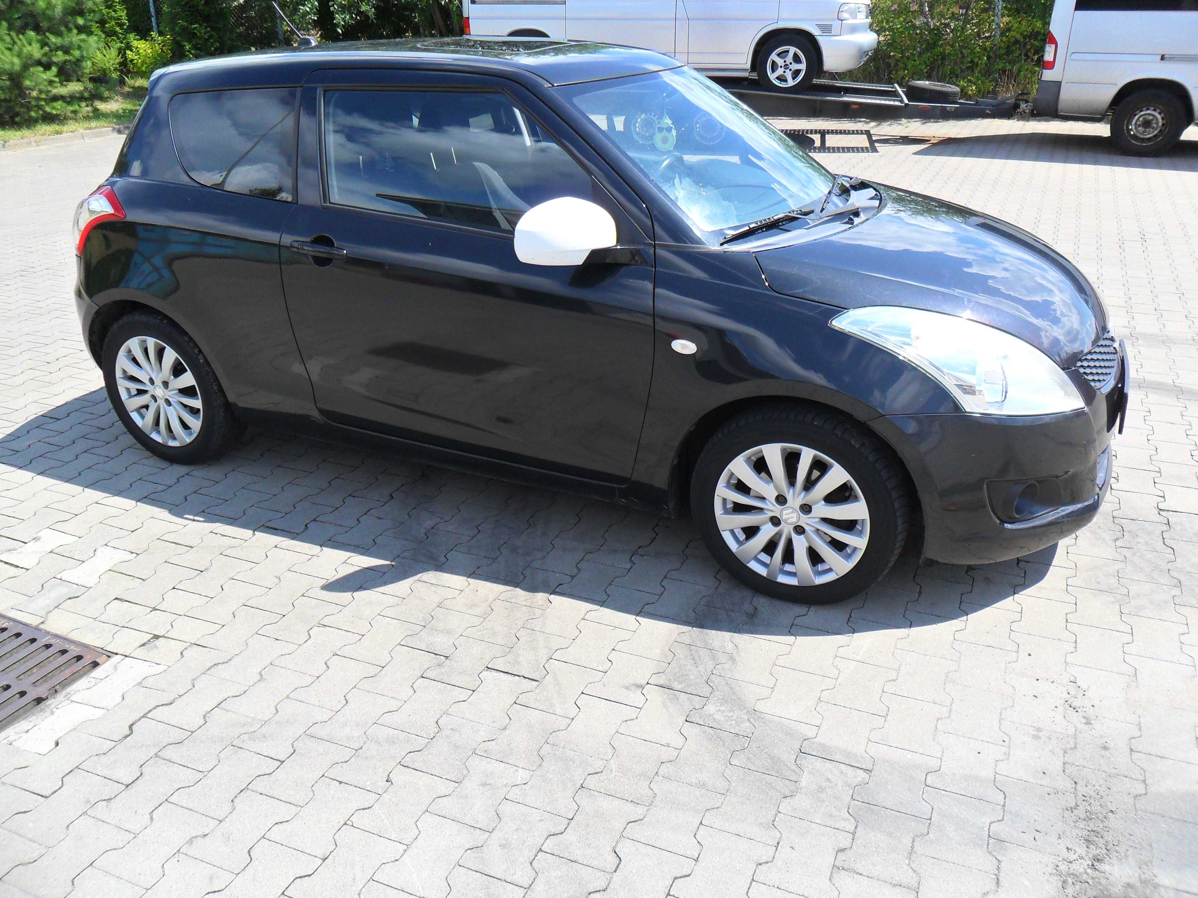 Suzuki Swift 1.3 B tempomat keyless Szyber dach Grzane fotele