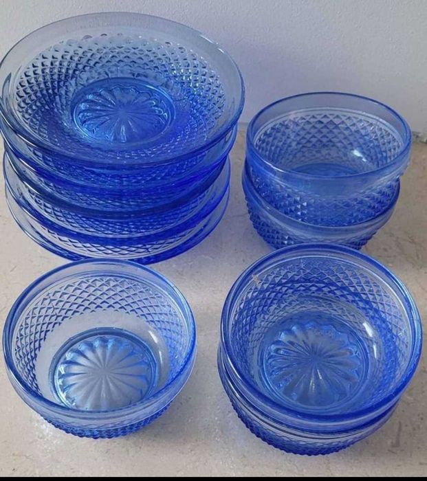 6 taças azuis de bicos para sobremesa com pratinho da Vista Alegre
