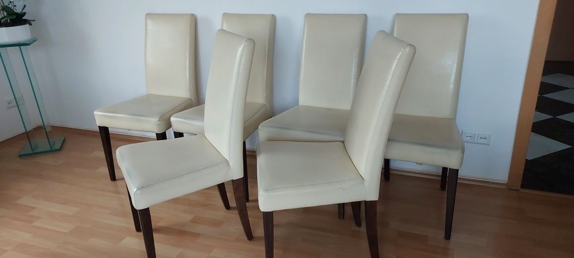 Sprzedam stół z krzesłami do salonu