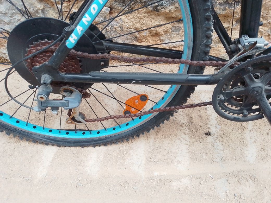 Bicicletas Azul laranja e rosa