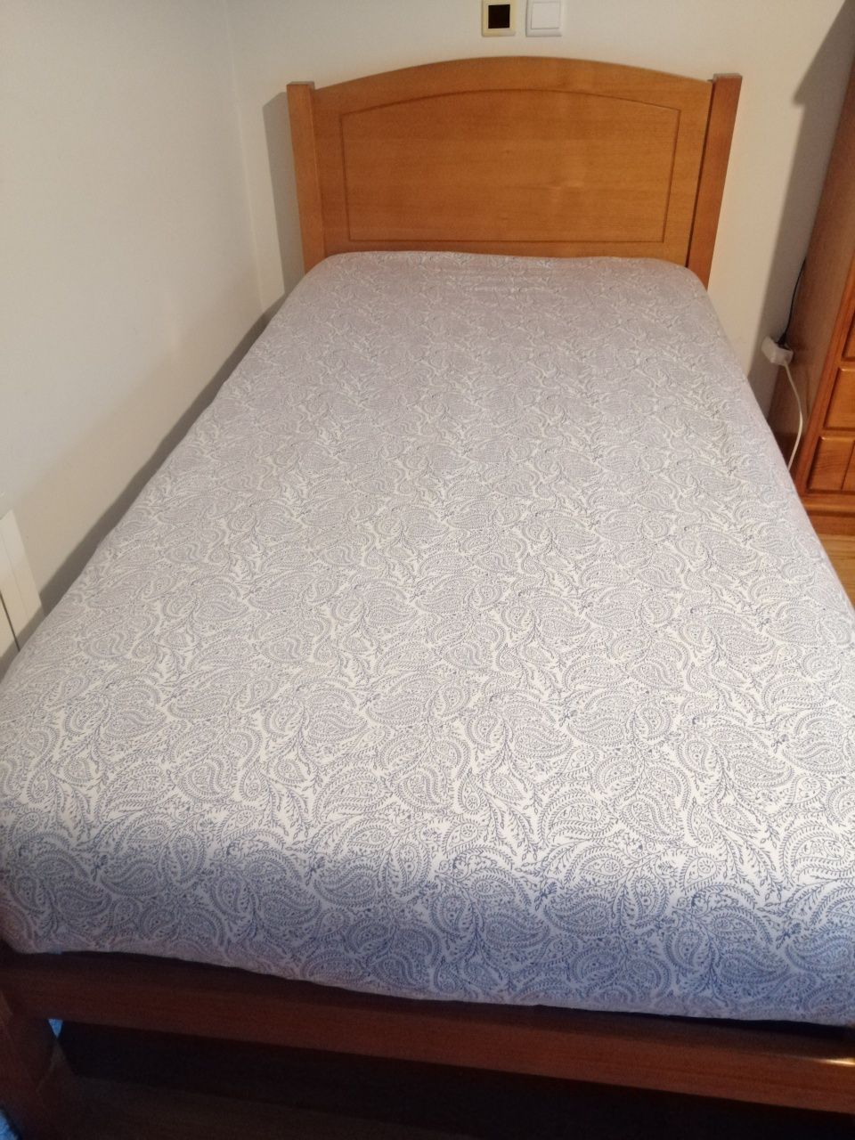 Cama completa de solteiro