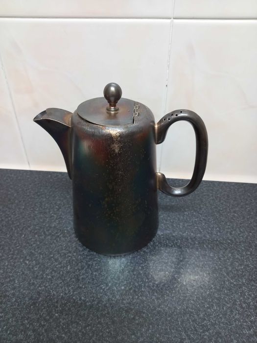 Cafeteira e "bule" seculares