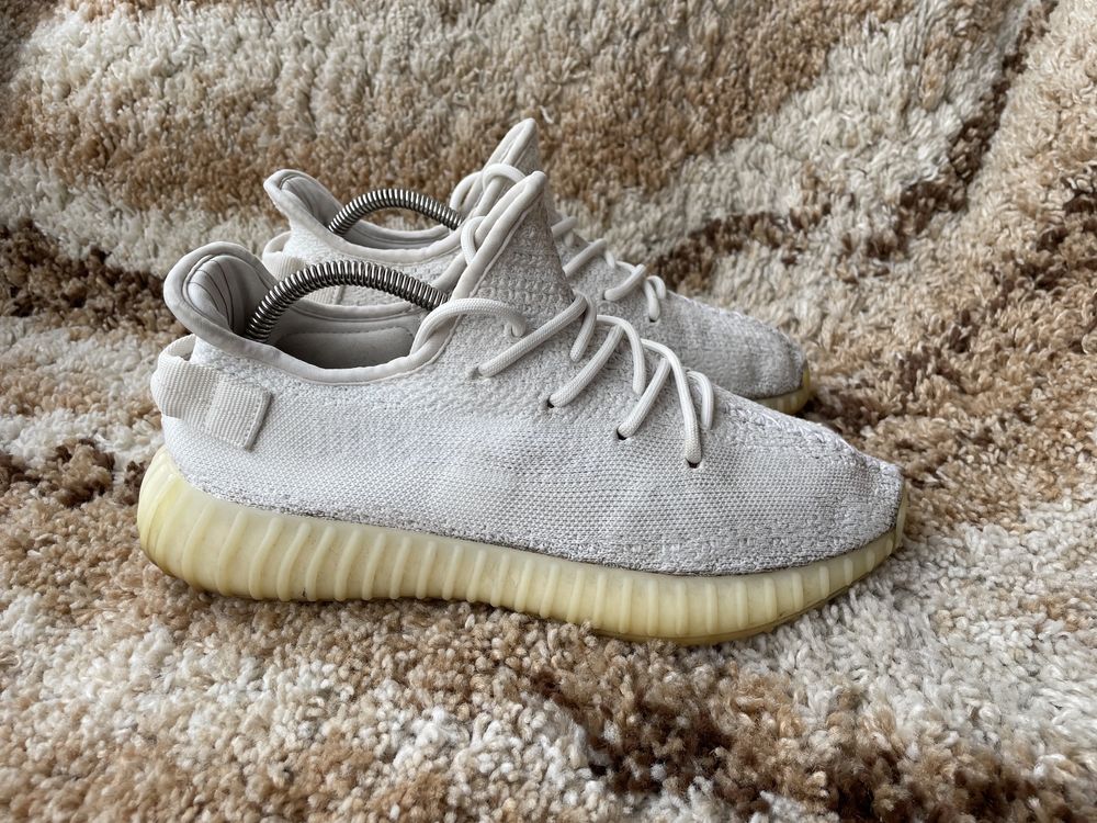 Оригінальні кросівки adidas Yeezy boost 350 v2 cream white