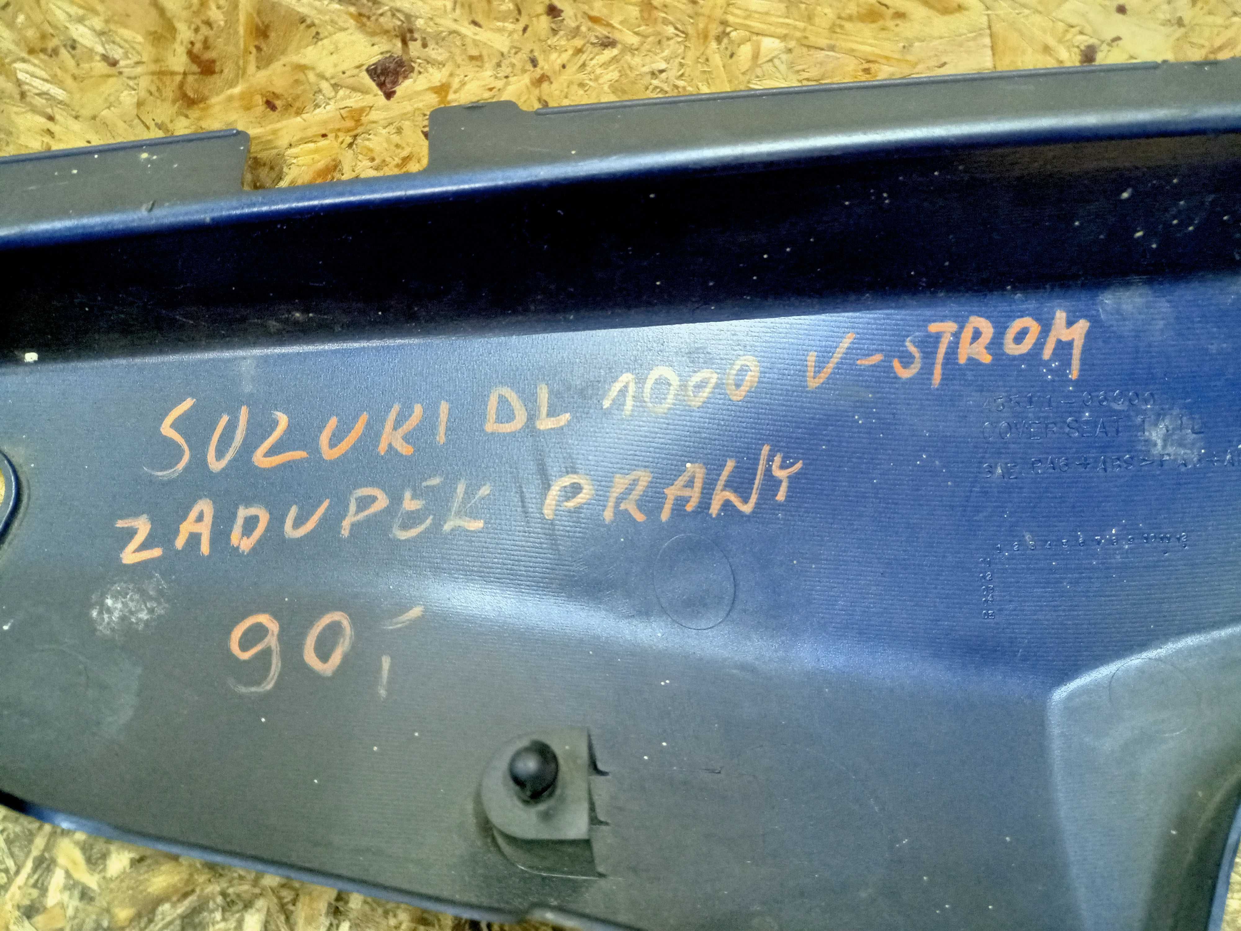 Suzuki DL 1000 V-Strom zadupek prawy boczek plastik oryginał