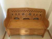 Vendo arca (banco) com arrumação em madeira e mesa