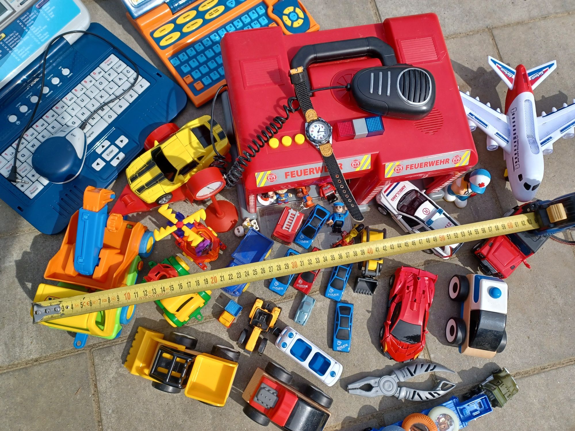 Zabawki pakiet zestaw różnych zabawek straż pożarna laptop resoraki