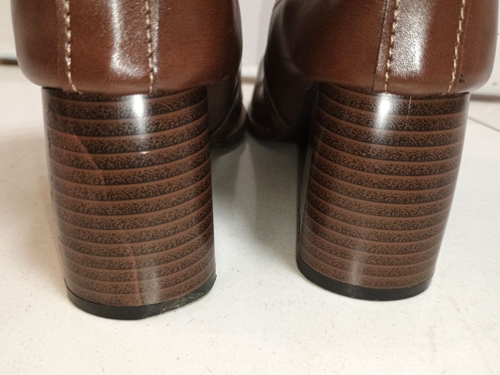 Botki wysokie carmel r 39 25,5 cm beż brąz na obcasie ze skarpetą