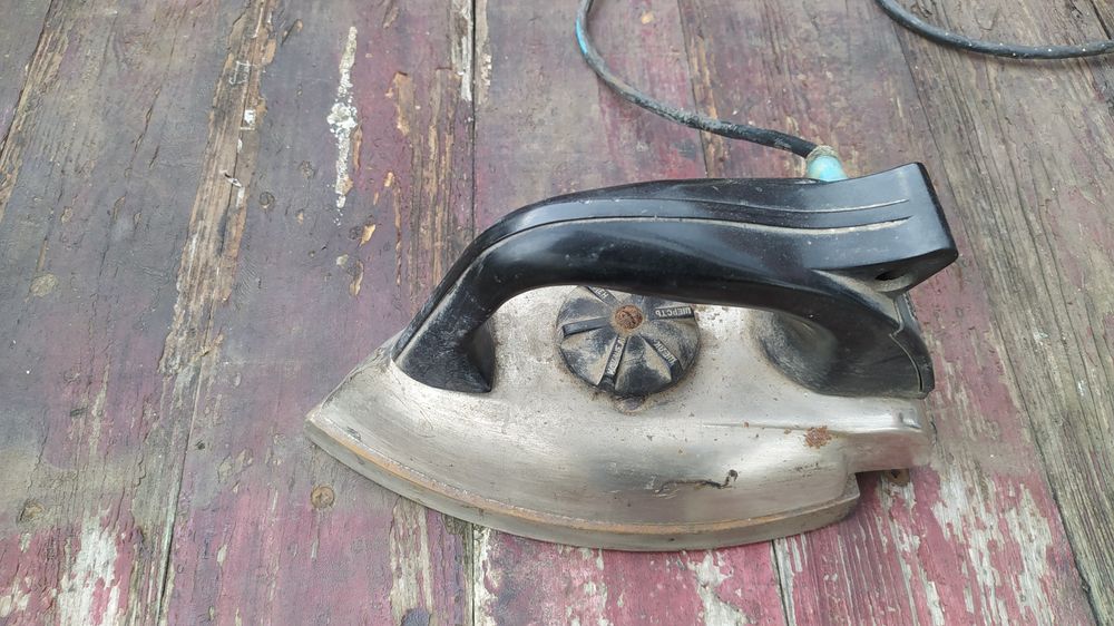 Утюг СССР  с чугунной хромированной подошвой