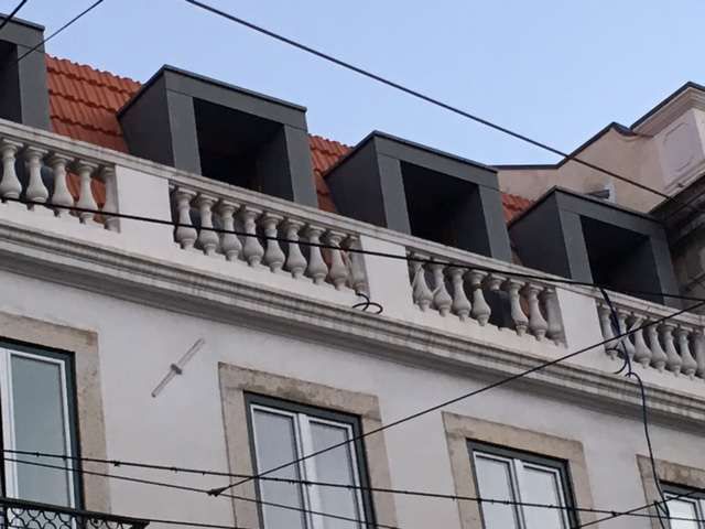 Obra telhado feito em zinco