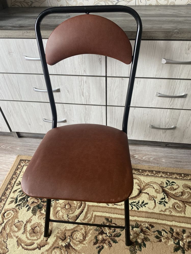 Продам розкладні стільці