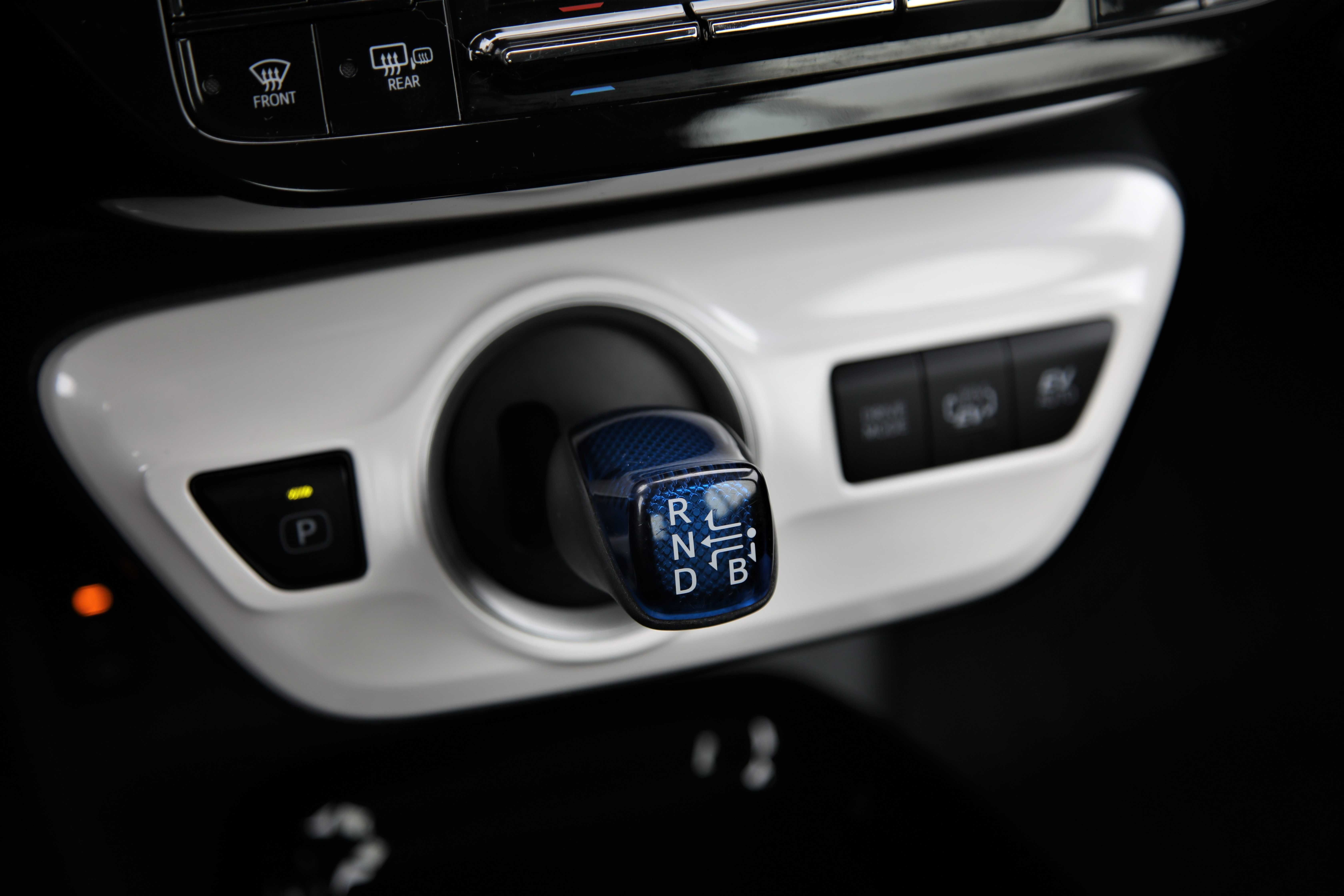 Toyota Prius Plug-in Hybrid Prime 2018 року