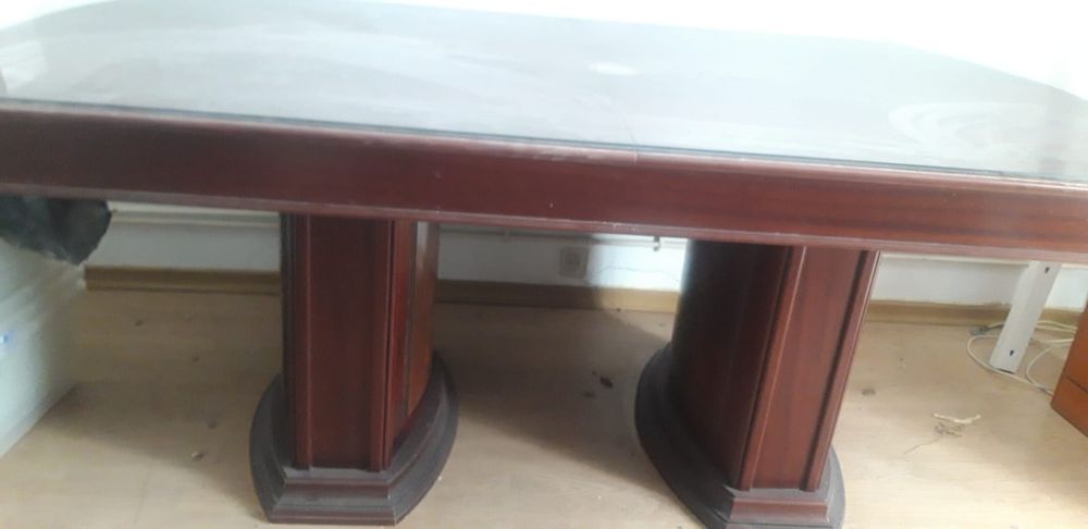 Mesa de sala em bom estado