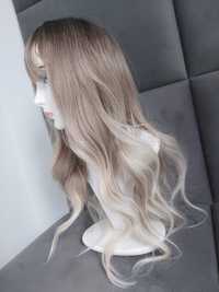 Promocja peruka blond jasny naturalny odcień długie pasemka platynowe