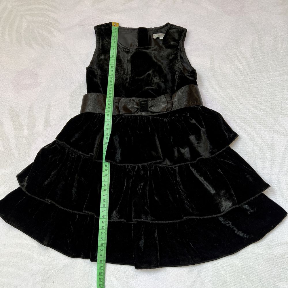 Czarna welurowa sukieneczka 104.