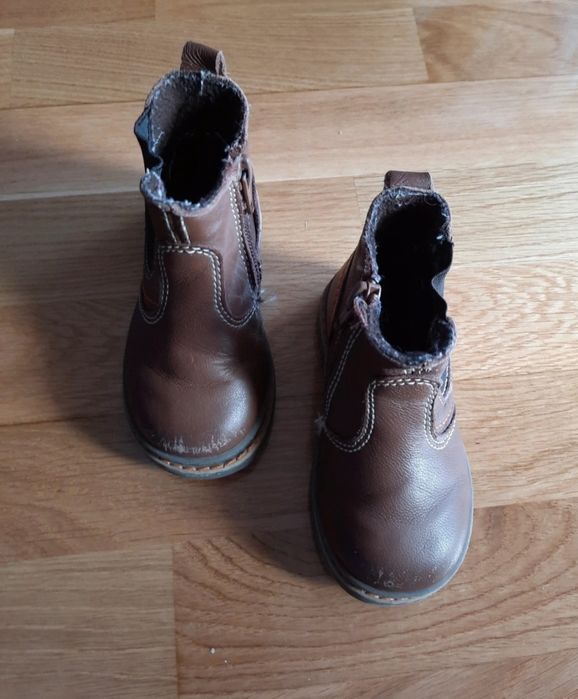 Botas tipo pele de menina - tamanho 22