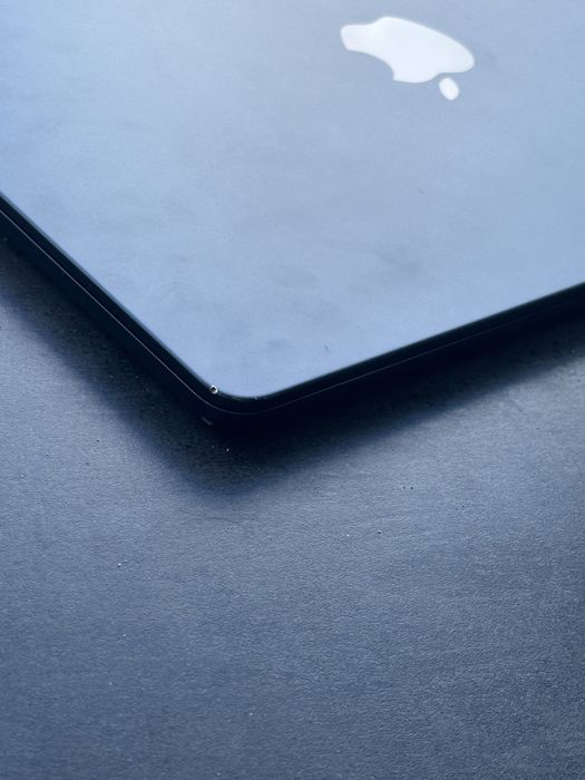 Продам Macbook Air M2 8/256