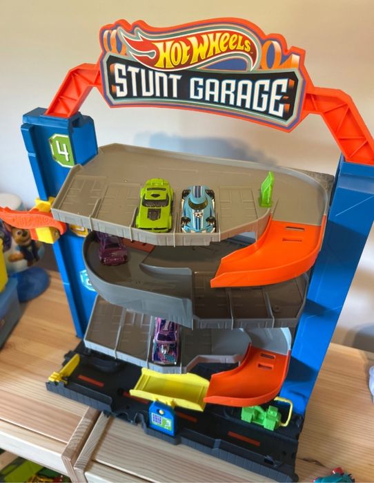 Hot Wheels City kaskaderksi garaż zabawka dla dziecka+resorak Gratis!