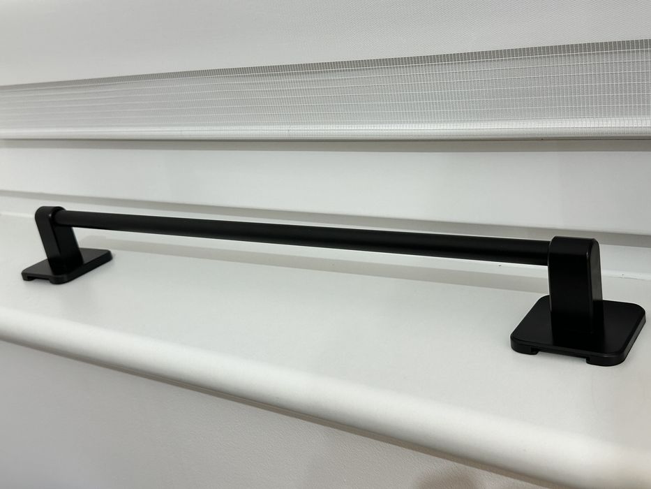 Czarny uchwyt wieszak na ręczniki łazienkowe, kuchenne 50 cm