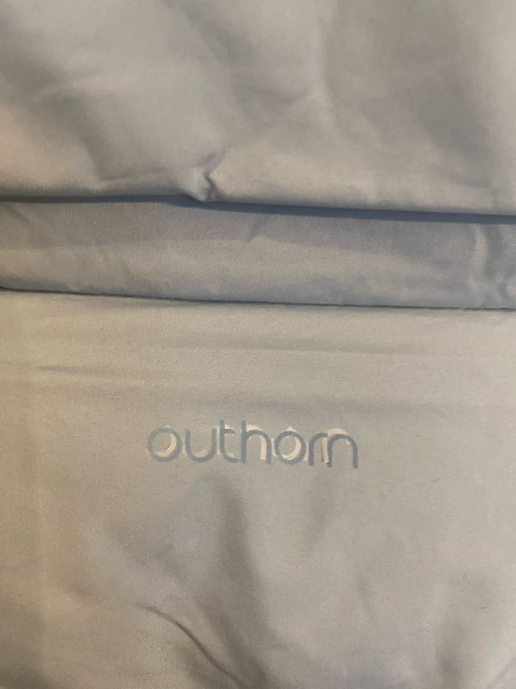 Damska kurtka puchowa puffer o kroju boxy Outhorn.