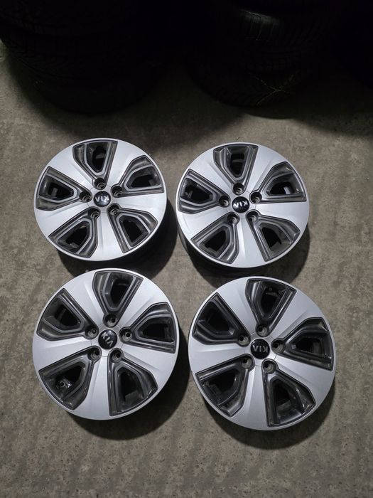 Диски R16 5x114.3 Kia Niro комплект з ковпаками