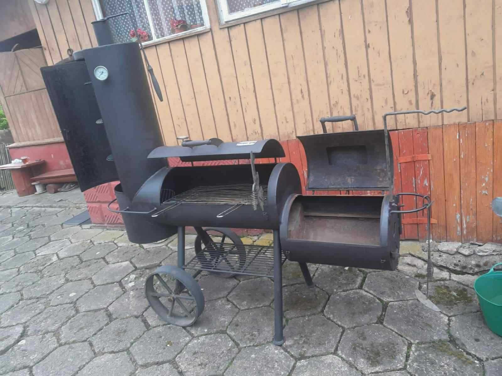 Grill z wędzarnia