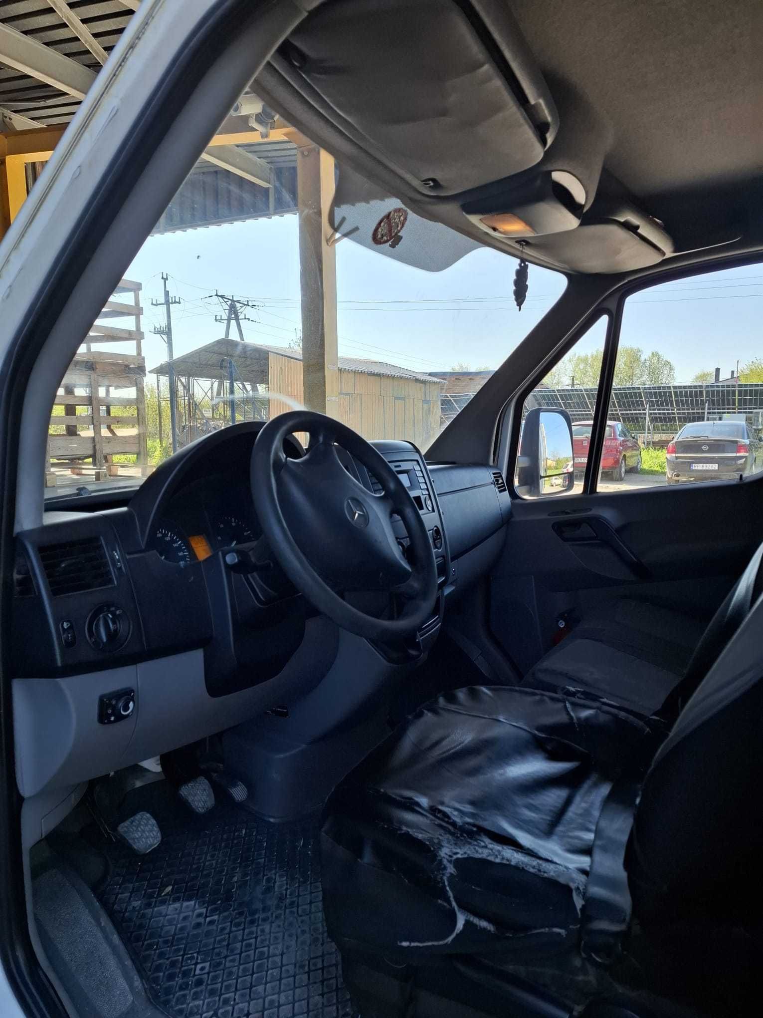 Sprzedam samochód ciężarowy Mercedes sprinter izoterma