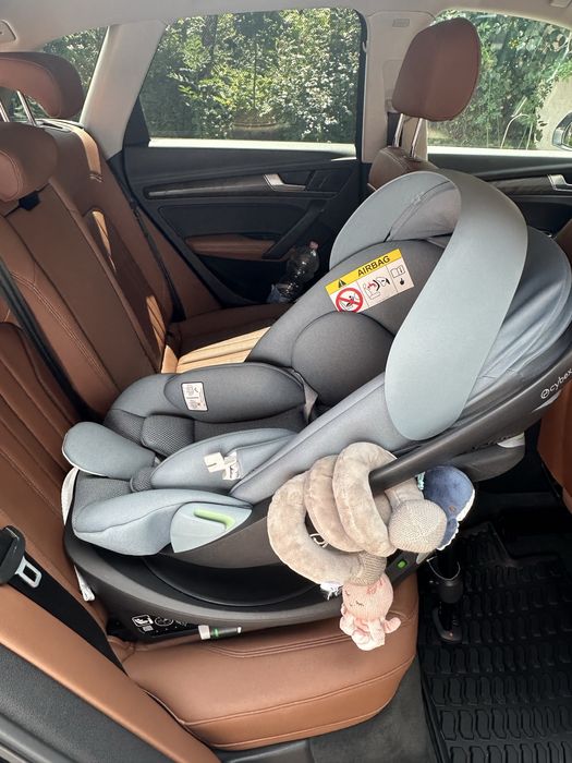 Cybex Cloud G + кріплення ISOFIX