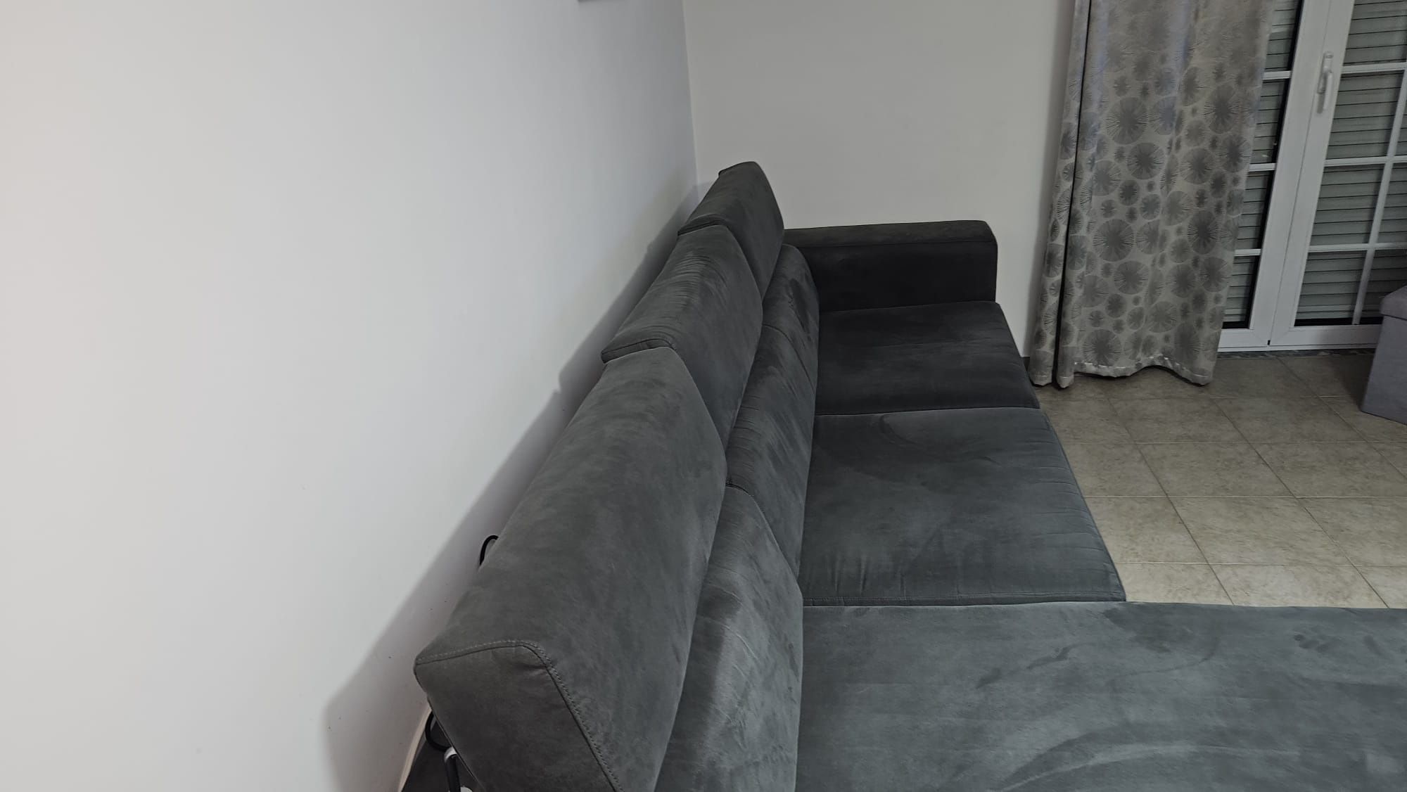 Sofá com chaise longue