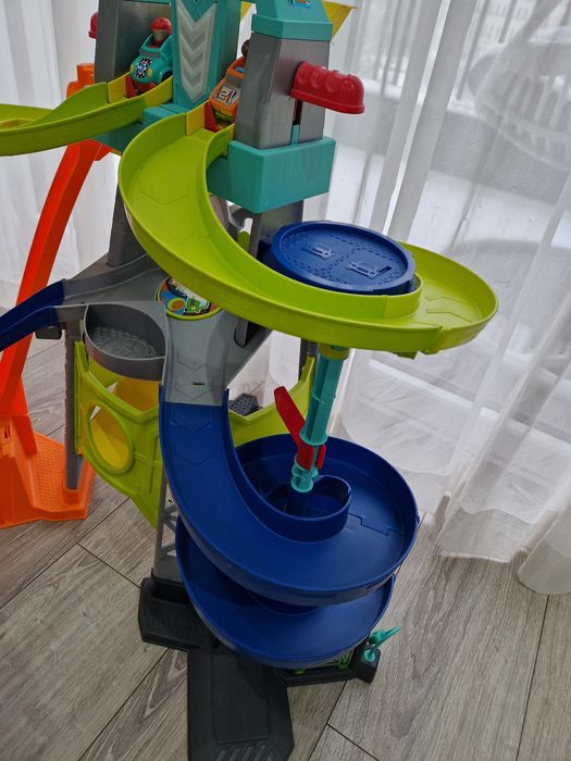 Fisher-Price Little People Wieża wyścigowa z pętlą