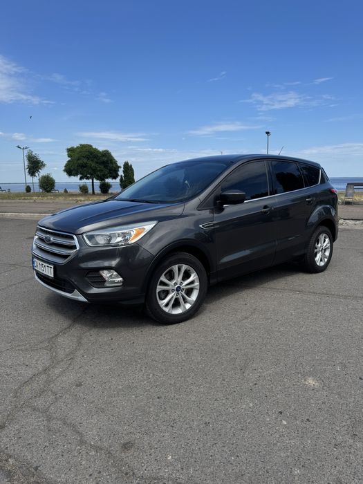 Продавм свій автомобіль Ford escape