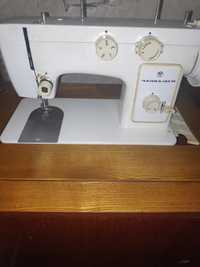 Ножная швейная машинка Чайка 142М