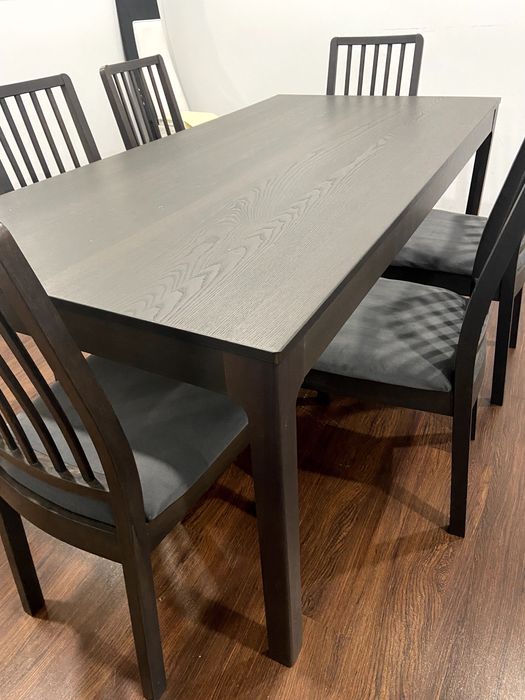 Mesa de Jantar extensível com 6 cadeiras + capa p/ cadeiras