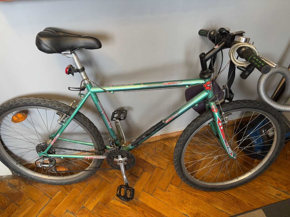 Велосипед Отличный на ходу полностью!